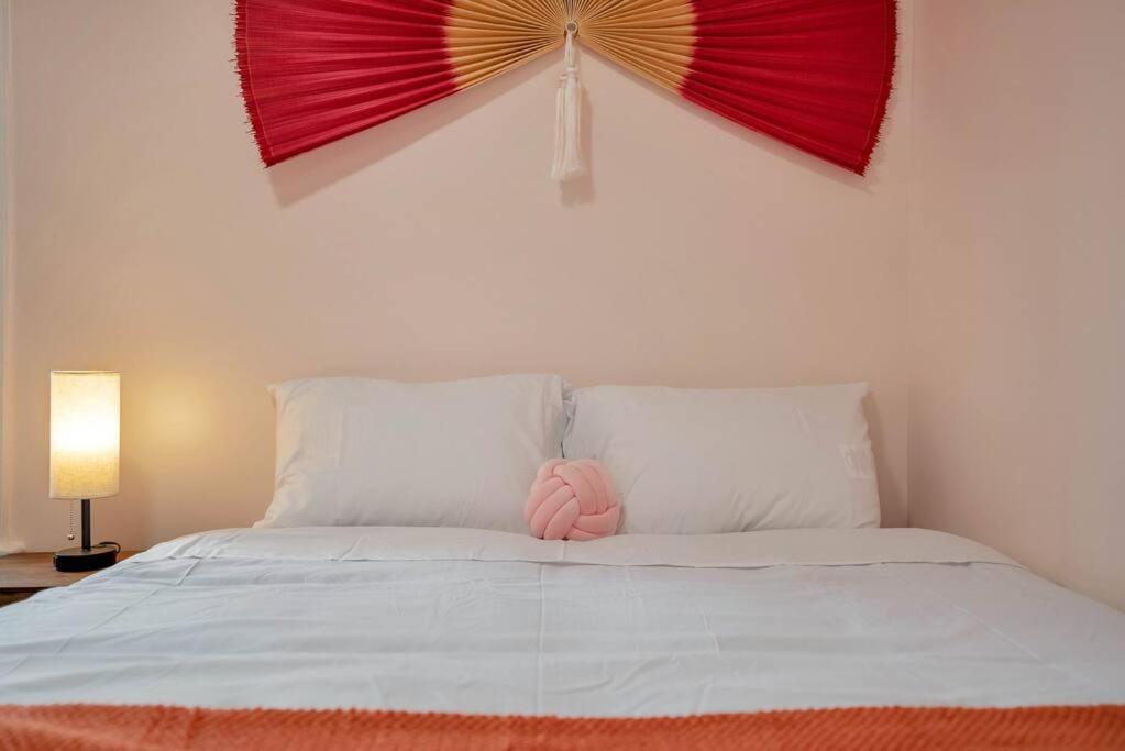 Peachy Paradise In East Rock Near Dt/Yale نيو هافن المظهر الخارجي الصورة