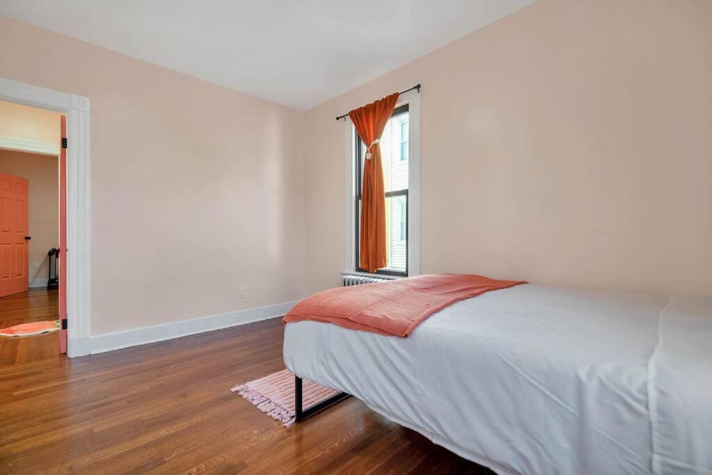 Peachy Paradise In East Rock Near Dt/Yale نيو هافن المظهر الخارجي الصورة