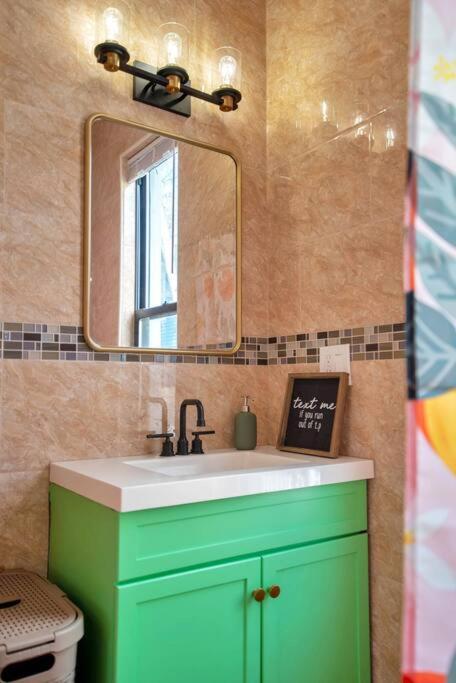 Peachy Paradise In East Rock Near Dt/Yale نيو هافن المظهر الخارجي الصورة